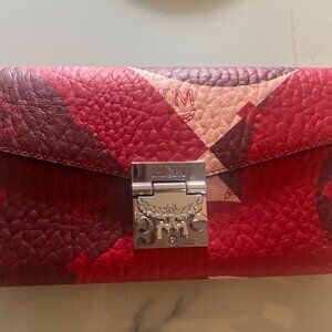 MCM wallet on Chain..RED